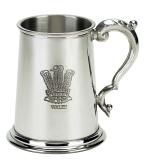 489MB1PT - 1 Pint Pewter Tankard. Welsh Feathers