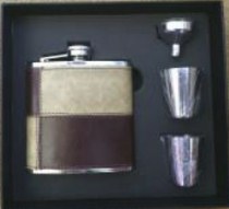 X58192 Hip Flask Tan Check Leather in display box - Engravable & Gifts/Flasks