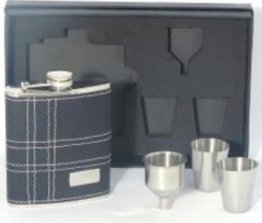 X58384 Hip Flask Black Stitched Leather in display box - Engravable & Gifts/Flasks